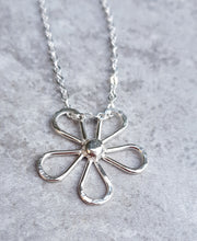 Load image into Gallery viewer, Daisy Necklace