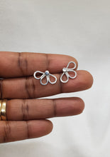 Load image into Gallery viewer, Daisy Studs