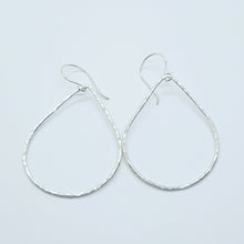 Load image into Gallery viewer, Quinn Hoops