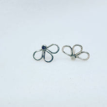 Load image into Gallery viewer, Daisy Studs