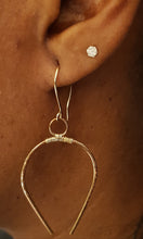 Load image into Gallery viewer, Nerine Earrings
