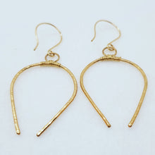 Load image into Gallery viewer, Nerine Earrings
