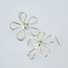 Load image into Gallery viewer, Daisy Earrings
